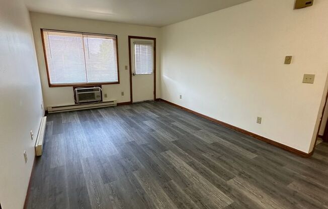 2 beds, 1 bath, $795, Unit Unit 07