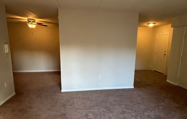 2 beds, 1.5 baths, 934 sqft, $1,650, Unit Q01