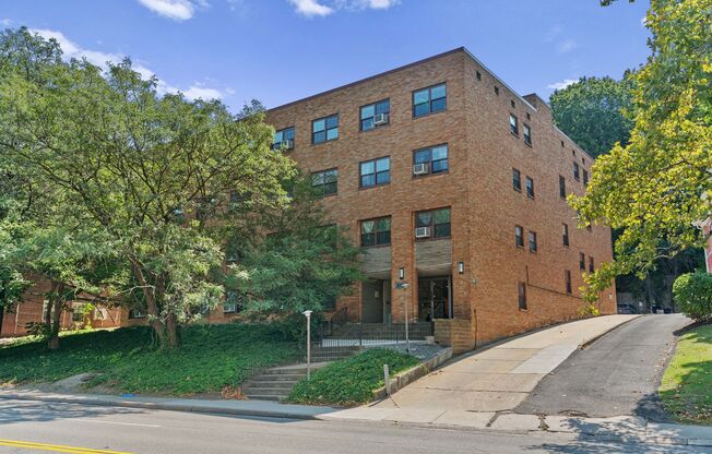 Studio, 1 bath, 487 sqft, $1,275, Unit Fifth 303