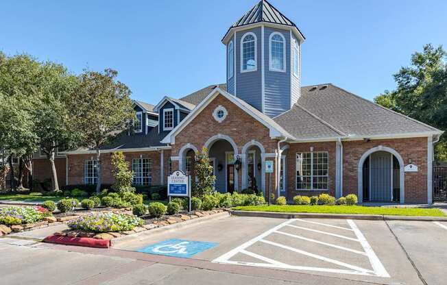 Apartments in Houston, TX for Rent – Gramercy Park - outside of the leasing office