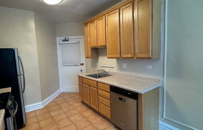 2 beds, 1 bath, 815 sqft, $1,795, Unit 1006-3