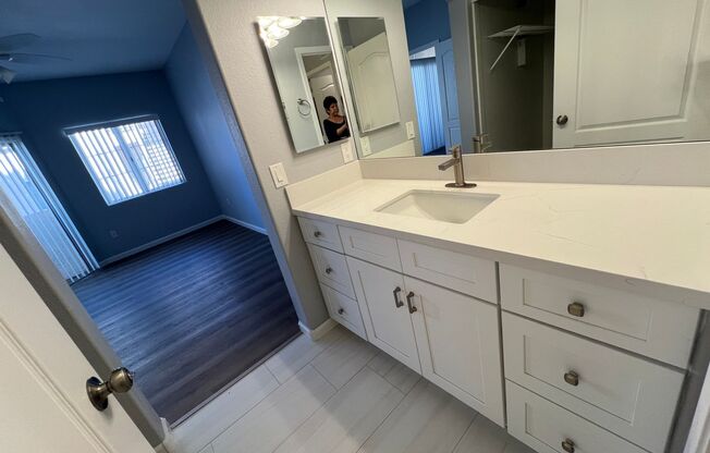 2 beds, 1 bath, $1,450, Unit # 1050