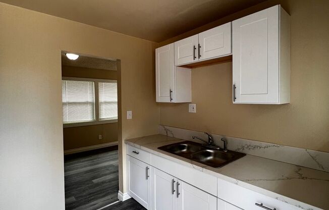 Studio, 1 bath, 400 sqft, $1,195, Unit Unit #08