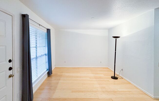 1860 White Oak Dr #323 **Ask about our NO CASH DEPOSIT option!**