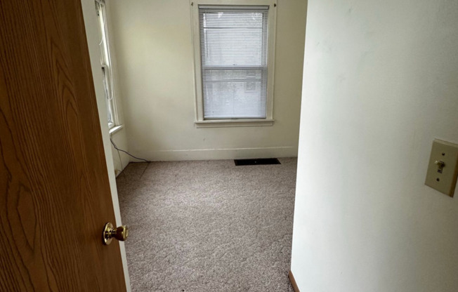 4 beds, 1 bath, $1,600