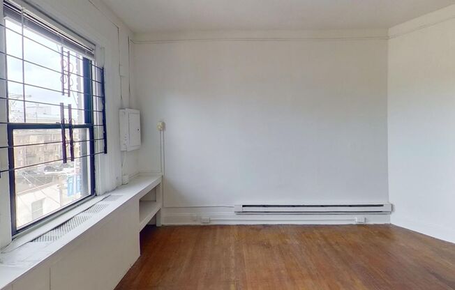 1 bed, 1 bath, 700 sqft, $1,349, Unit 42-3
