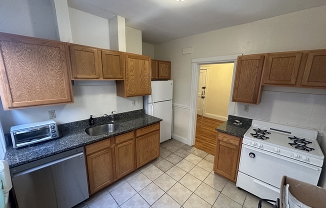 2 beds, 1 bath, 950 sqft, $3,100, Unit 6A