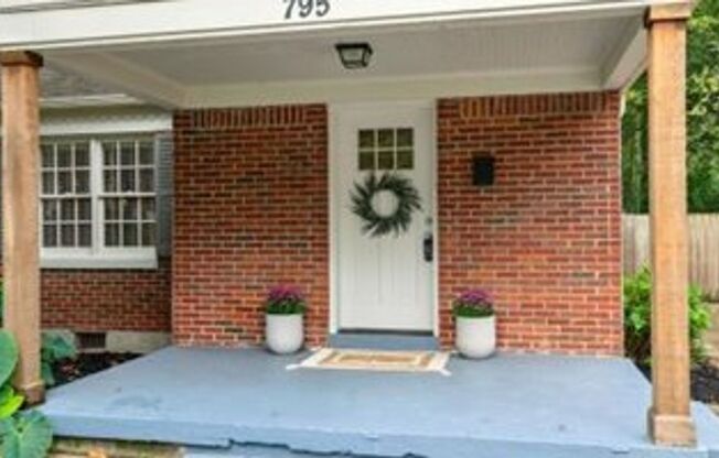 4 Bedroom, 2 Bathroom Near Park & Goodlett