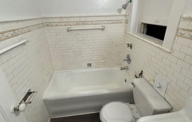 1 bed, 1 bath, $1,695, Unit 502