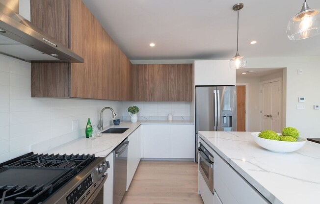484 QUINCY AVE