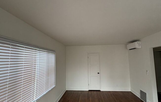Ballard Beauty, 2 bed 2 bath Remodel with two entrances.