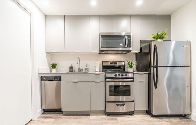 Studio, 1 bath, 405 sqft, $1,295, Unit B002