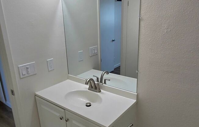 1 bed, 1 bath, 450 sqft, $1,750, Unit 55-30A