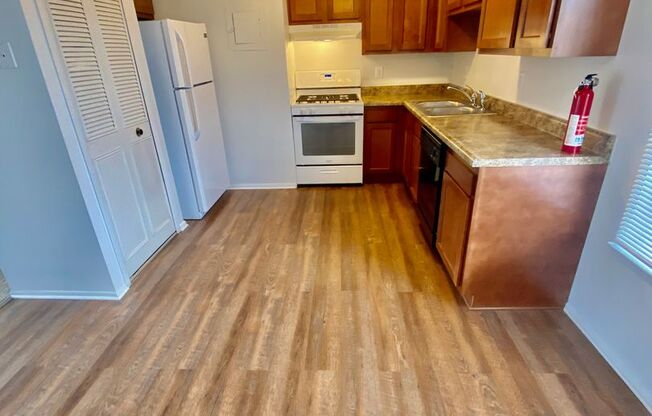 2 beds, 1 bath, 1,000 sqft, $1,295, Unit 619 Flint Rd. #5