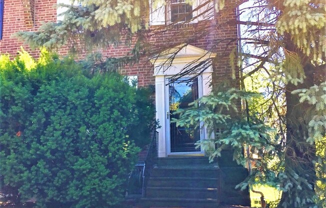 Lovely 3-Bedroom Townhouse in Drexel Hill! Available mid-August!