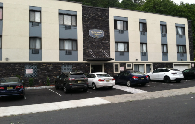 208 Undercliff Ave, Edgewater NJ
