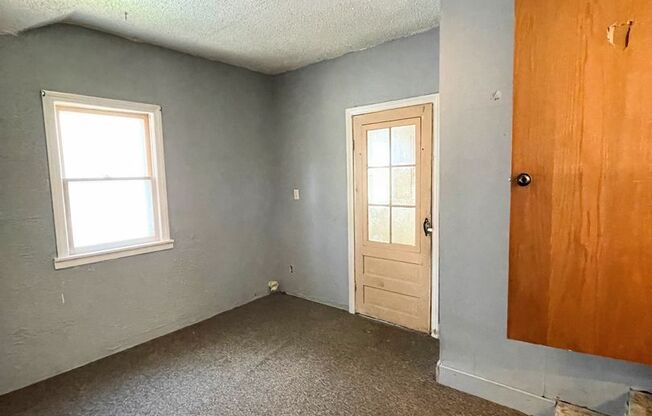 2 beds, 1 bath, $900