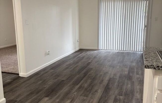 1 bed, 1 bath, 650 sqft, $1,320, Unit 12