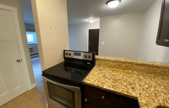 1 bed, 1 bath, $895, Unit 111