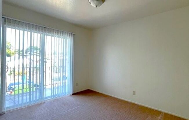 2 beds, 1 bath, $2,700, Unit D