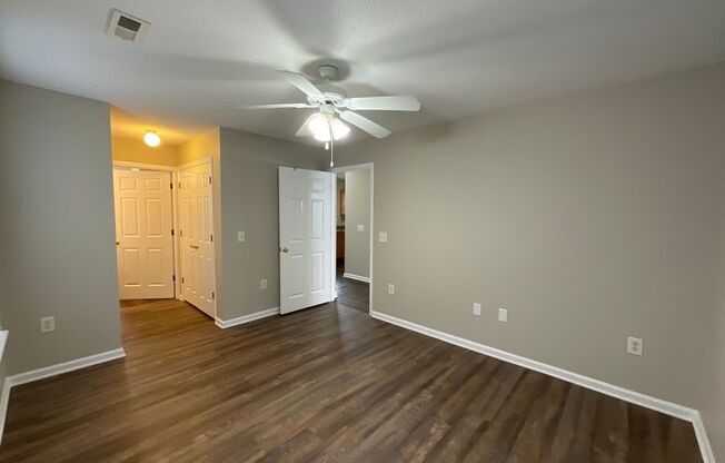 1 bed, 1 bath, 871 sqft, $1,175, Unit 2768-4