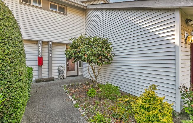 Privately placed, end unit townhome, brand new renovations!