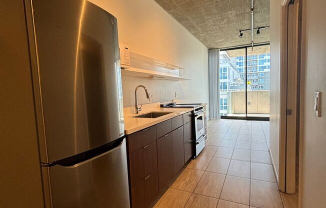 Studio, 1 bath, 382 sqft, $2,150, Unit 605
