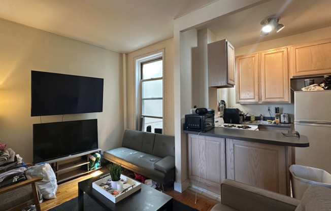 114 E 1 ST