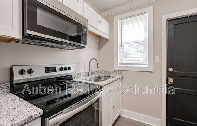 1216 1/2 GREGG ST
