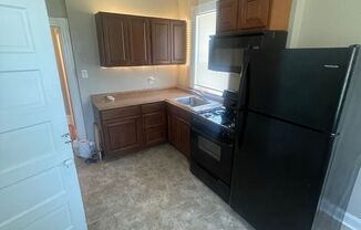 1 bed, 1 bath, $895, Unit 3457 Sidney St. Apt 1F