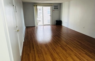 2 beds, 1 bath, 800 sqft, $2,500, Unit 105