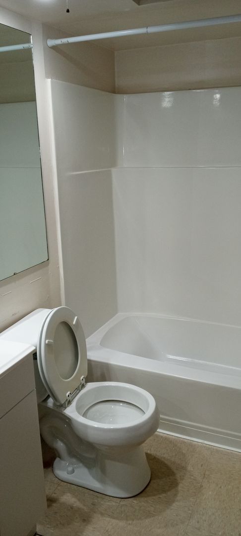 1 bed, 1 bath, 760 sqft, $1,050, Unit 218E