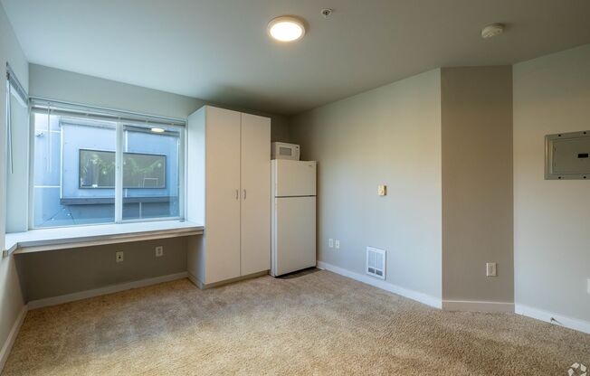 Campus Heights: Leasing Specials! U District Renovated Studios Now Available