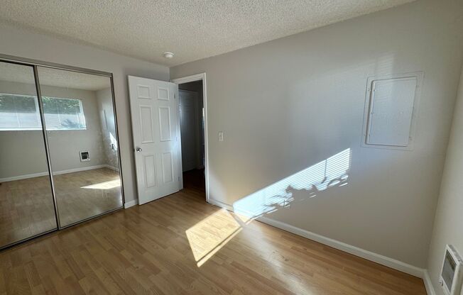 4007 - 4009 SE 33rd Place