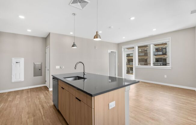 2 beds, 1 bath, 913 sqft, $3,560, Unit 402