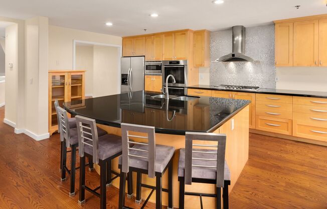 3 bedroom townhome in perfect location in heart of Kirkland!