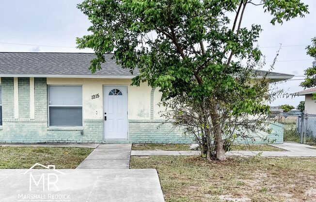 Charming 2 Bed 1 Bath Duplex in NE Cape