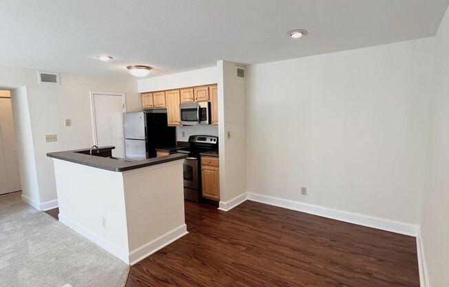 1 bed, 1 bath, 779 sqft, $1,600, Unit 902 #2E