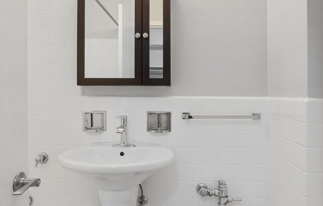 Studio, 1 bath, 405 sqft, $1,675, Unit 806