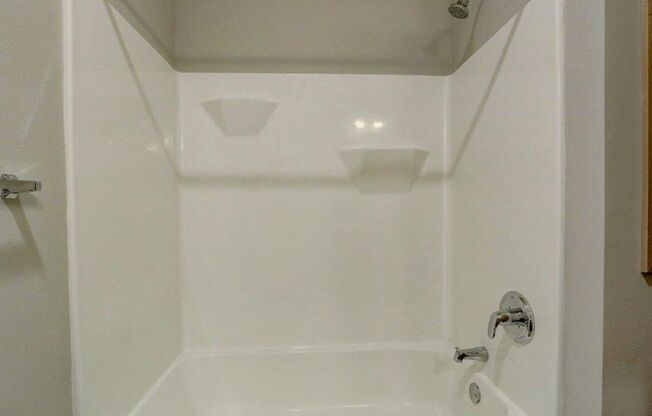 2 beds, 2 baths, 998 sqft, $2,520, Unit 220