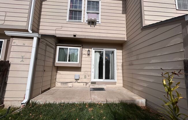 2 beds, 2 baths, $2,200, Unit # #D