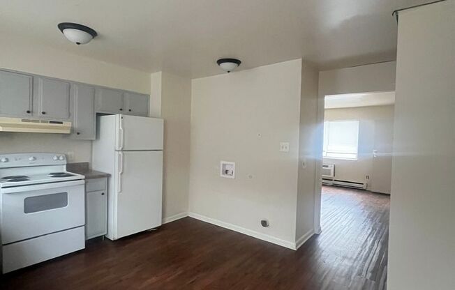 2 beds, 1 bath, 600 sqft, $895, Unit 4367 - 6 Parkway