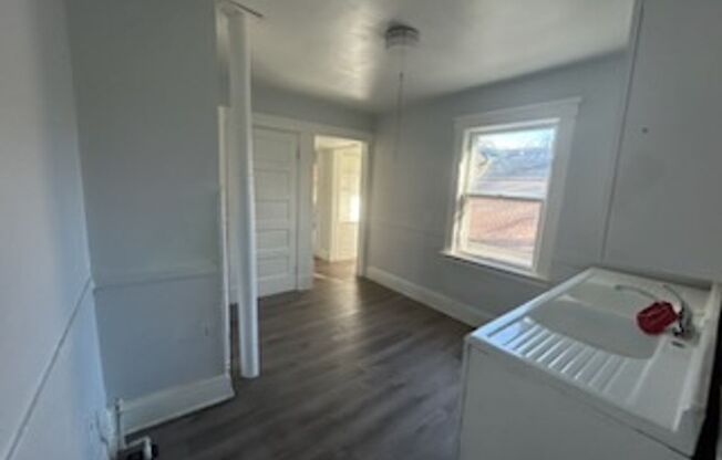 2 beds, 1 bath, $950, Unit Up