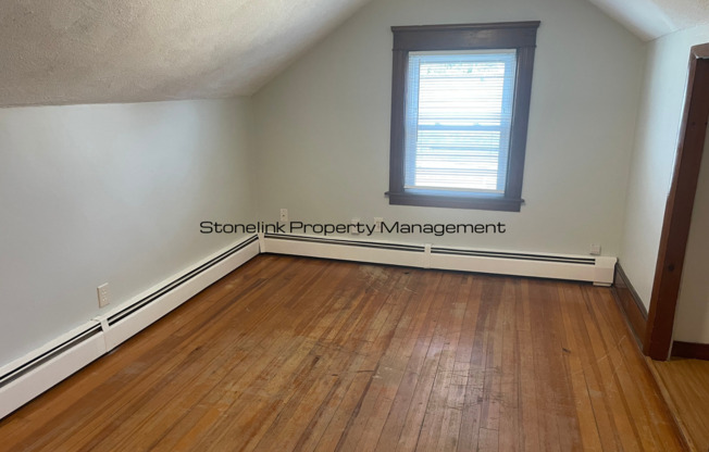1101-1103 Lonsdale Avenue