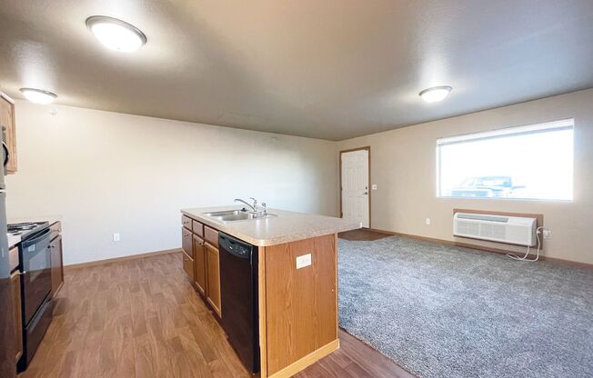 1 bed, 1 bath, $885, Unit 8