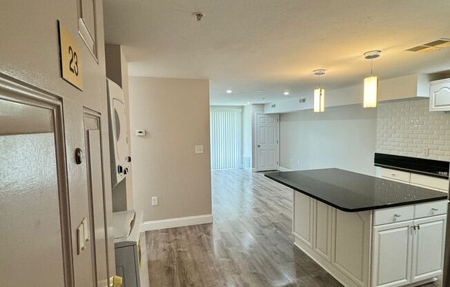 2 beds, 1 bath, 680 sqft, $2,525, Unit 23-23