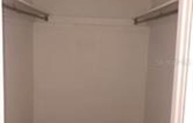 2 beds, 1 bath, 897 sqft, $1,300, Unit "B"