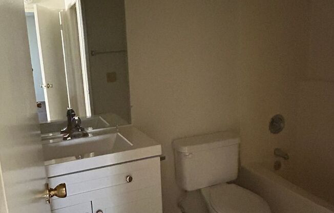 2 beds, 2 baths, 900 sqft, $2,200, Unit 73