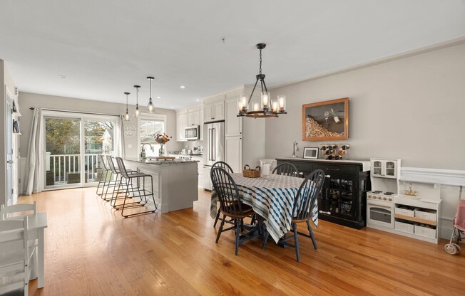 3 beds, 2.5 baths, 1,757 sqft, $4,500, Unit 3