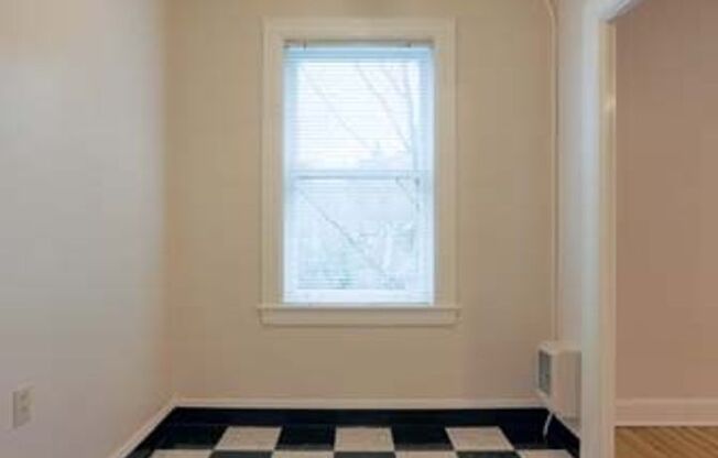 Studio, 1 bath, 425 sqft, $1,200, Unit 406